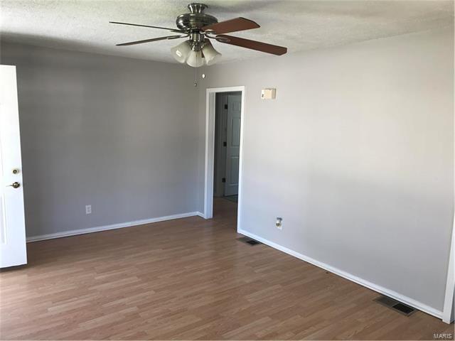 9520 Ridge Avenue, St Louis, MO 63114