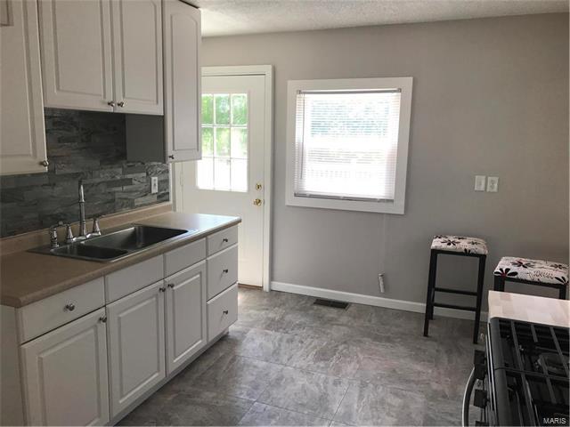 9520 Ridge Avenue, St Louis, MO 63114