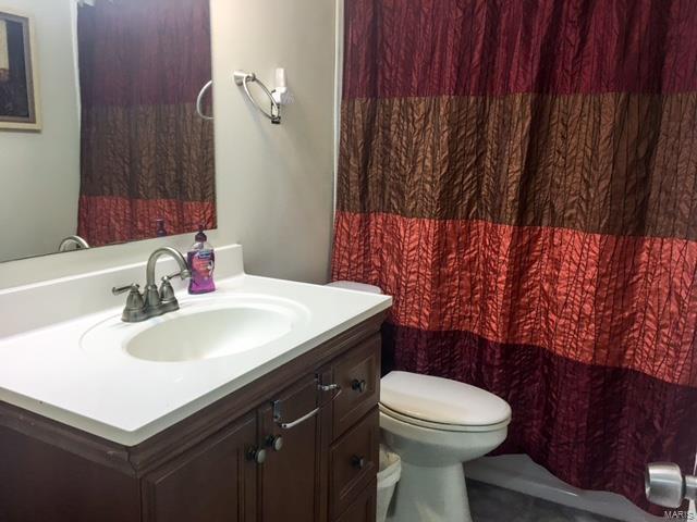 8636 Belcrest Lane, St Louis, MO 63114