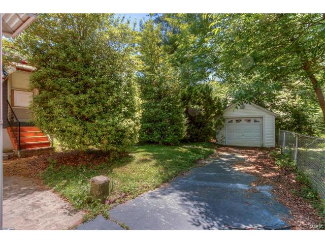 8928 Saint Louis Avenue, St Louis, MO 63114
