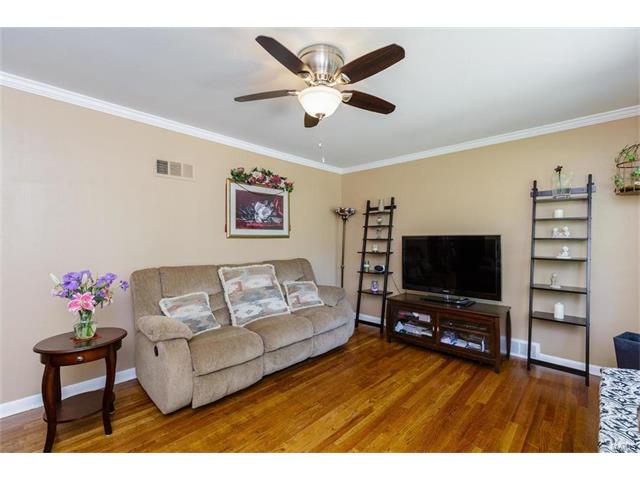 9512 Theodosia Avenue, St Louis, MO 63114