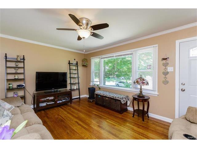 9512 Theodosia Avenue, St Louis, MO 63114