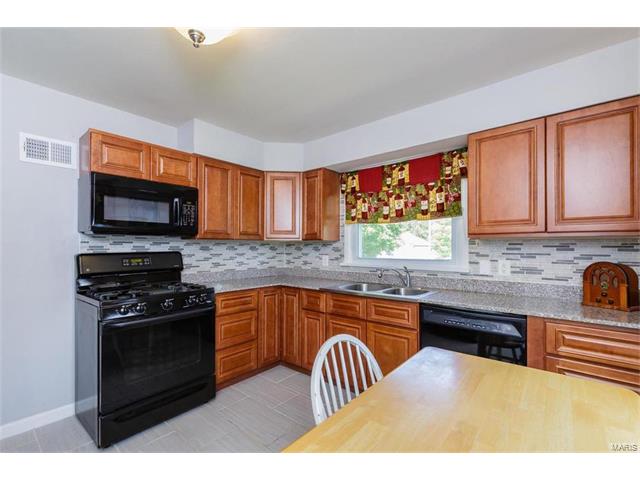 9512 Theodosia Avenue, St Louis, MO 63114