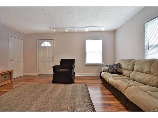 1929 Northfield Drive, St Louis, MO 63114