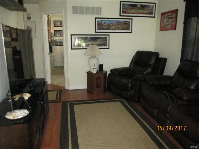 10301 Driver Avenue, St Louis, MO 63114
