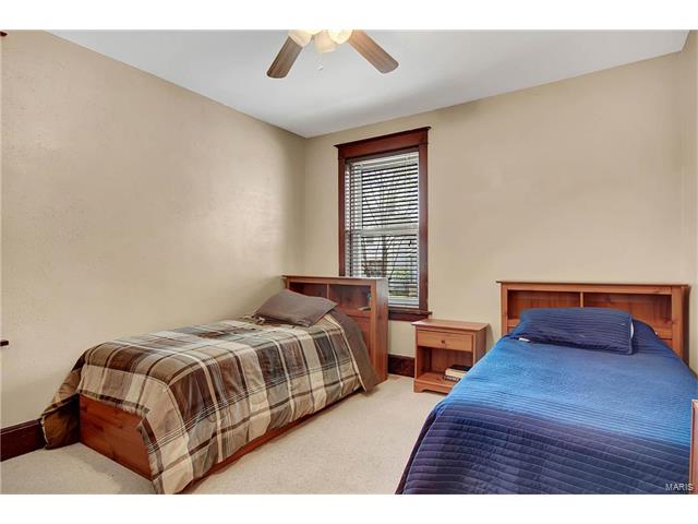 5426 Dresden Avenue, St Louis, MO 63116