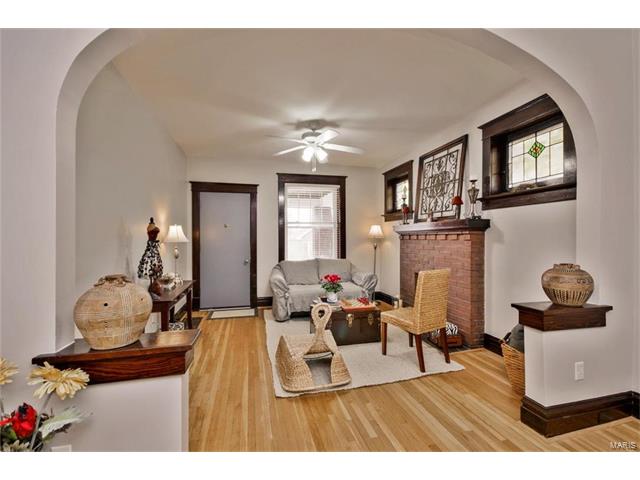 4814 Goethe Avenue, St Louis, MO 63116