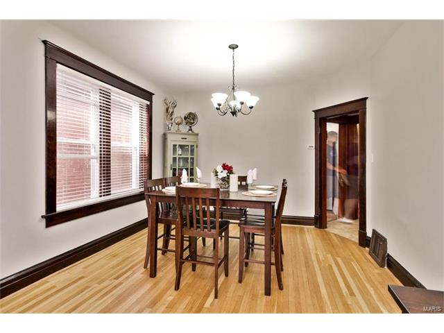 4814 Goethe Avenue, St Louis, MO 63116