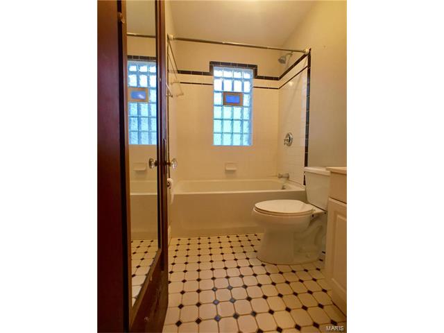 4339 Bingham Avenue, St Louis, MO 63116