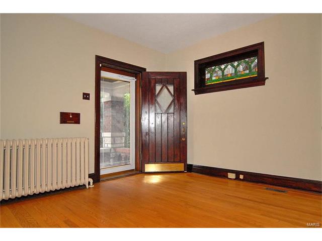 6131 Dewey Avenue, St Louis, MO 63116