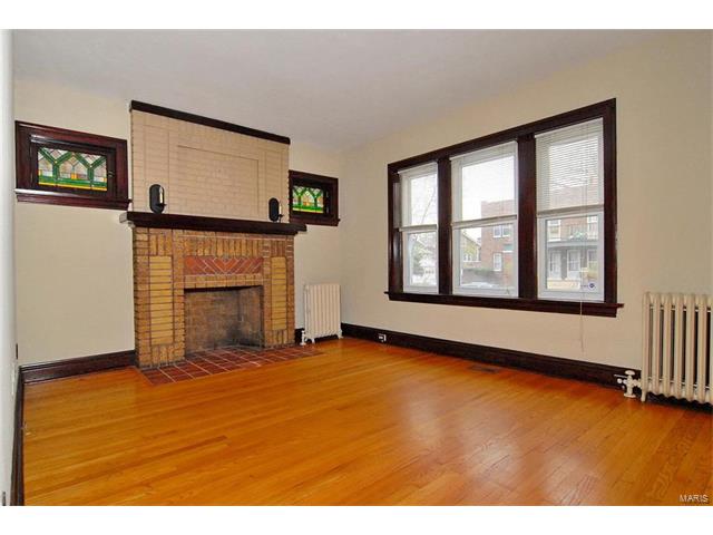 6131 Dewey Avenue, St Louis, MO 63116