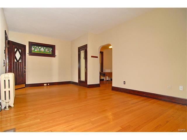 6131 Dewey Avenue, St Louis, MO 63116