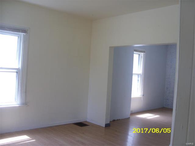 3902 Bates, St Louis, MO 63116