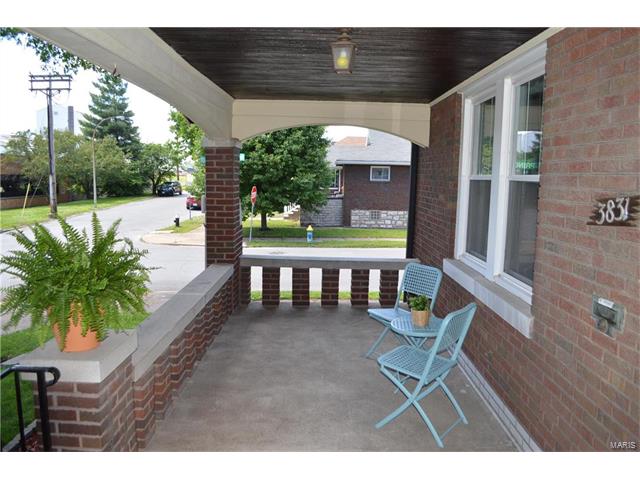 3831 Bingham Avenue, St Louis, MO 63116