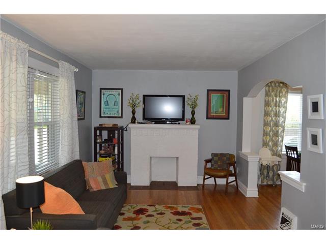 3831 Bingham Avenue, St Louis, MO 63116