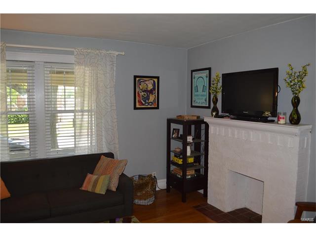 3831 Bingham Avenue, St Louis, MO 63116
