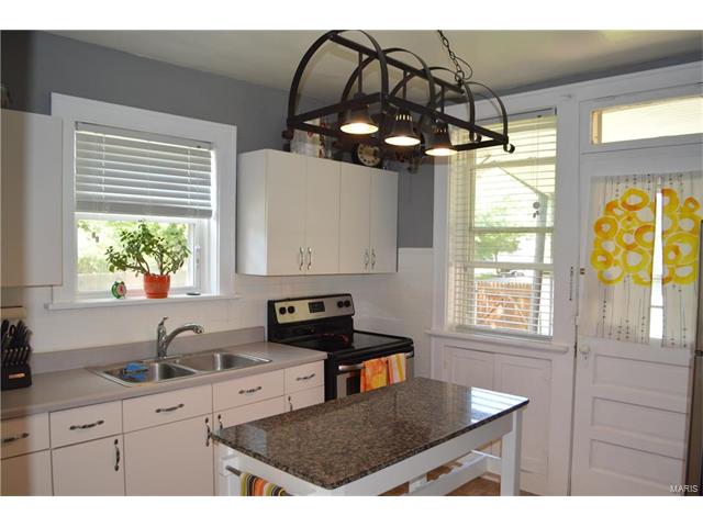 3831 Bingham Avenue, St Louis, MO 63116