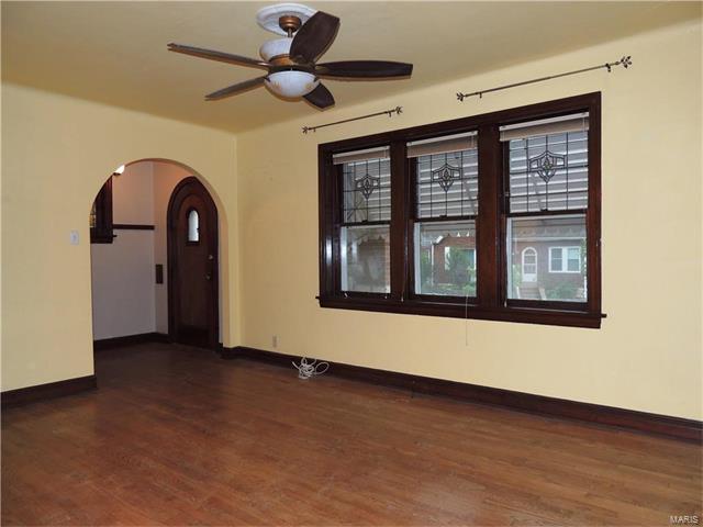 6533 Parkwood Place, St Louis, MO 63116
