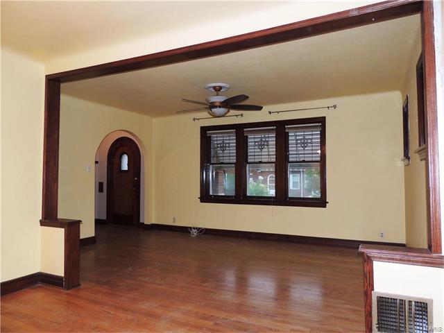 6533 Parkwood Place, St Louis, MO 63116