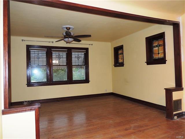 6533 Parkwood Place, St Louis, MO 63116