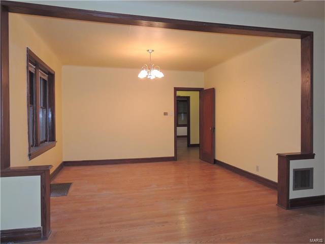 6533 Parkwood Place, St Louis, MO 63116