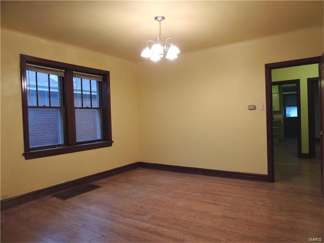 6533 Parkwood Place, St Louis, MO 63116