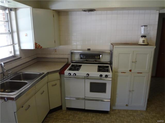 4712 Collins, St Louis, MO 63116