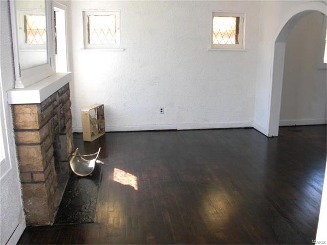 3981 Meramec, St Louis, MO 63116