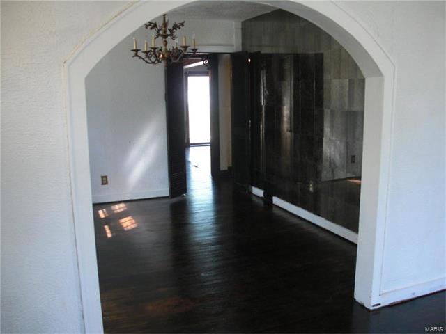 3981 Meramec, St Louis, MO 63116