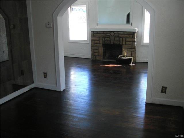 3981 Meramec, St Louis, MO 63116
