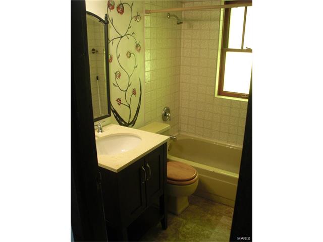3981 Meramec, St Louis, MO 63116