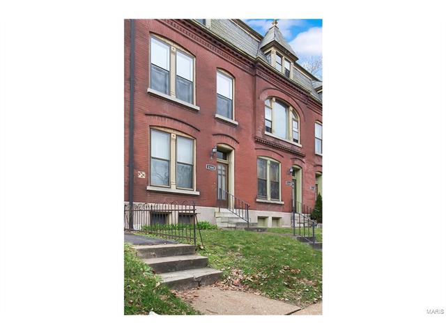 2208 Wyoming Street, St Louis, MO 63118