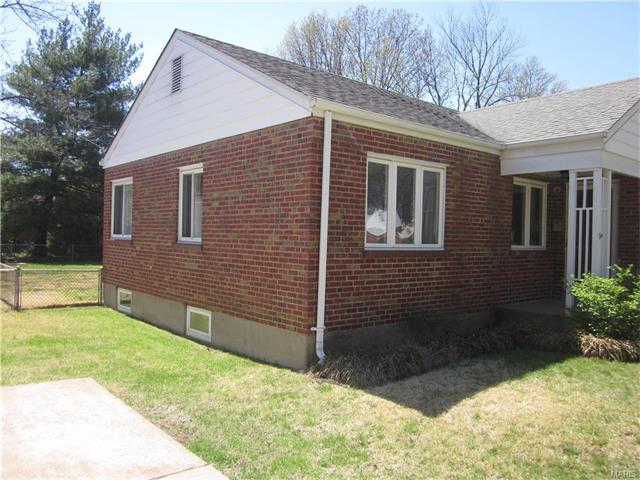 236 Cannonbury Drive, Webster Groves, MO 63119