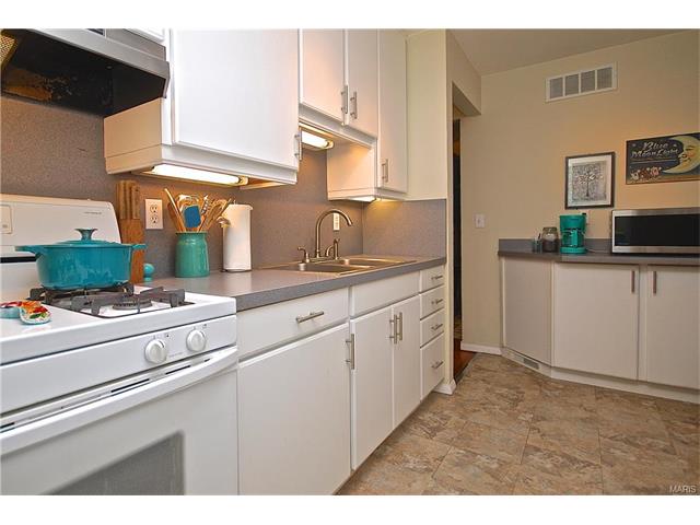 438 Oak Street, Webster Groves, United States 63119