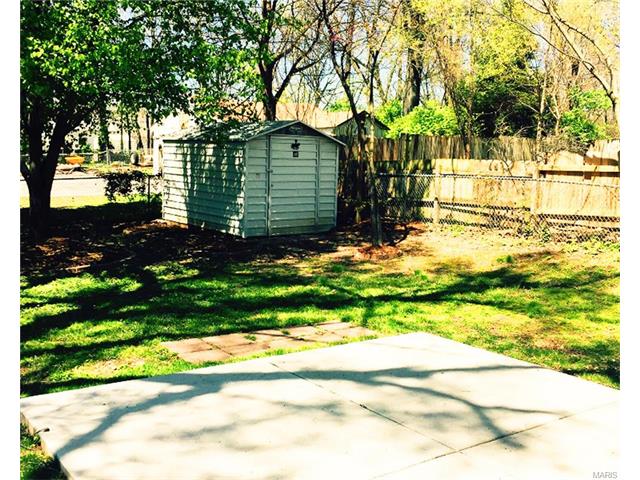 65 South Laclede Station Rd., Webster Groves, MO 63119