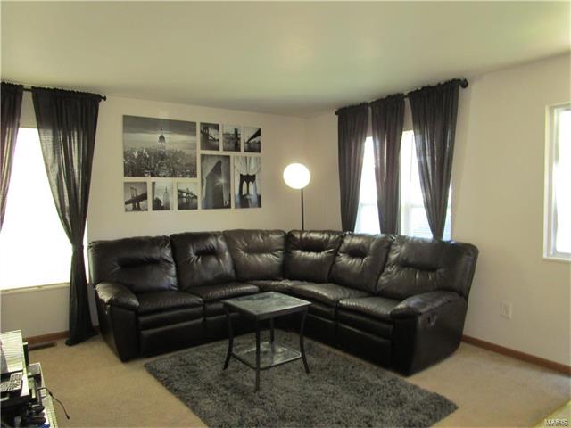 5562 Palm, St Louis, MO 63120