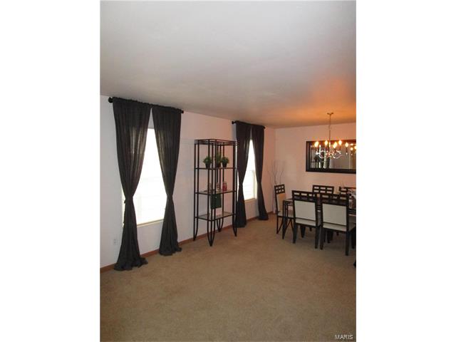 5562 Palm, St Louis, MO 63120
