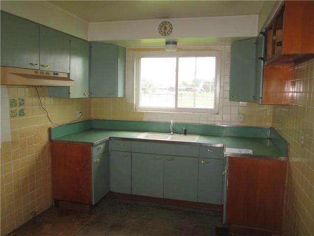 225 Hawkesbury DrCool Valley, MO, 63121Saint Louis County