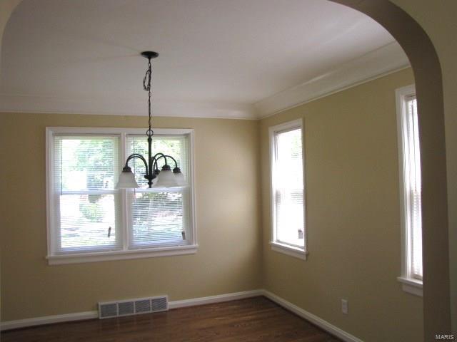 7545 Hillsdale DR, St Louis, MO 63121