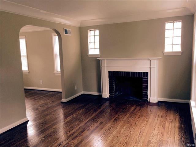 7545 Hillsdale DR, St Louis, MO 63121