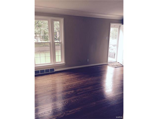7545 Hillsdale DR, St Louis, MO 63121