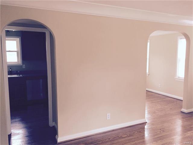 7545 Hillsdale DR, St Louis, MO 63121