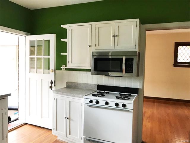 2964 Ridgeview Drive, St Louis, MO 63121