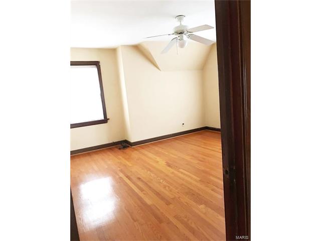 2964 Ridgeview Drive, St Louis, MO 63121