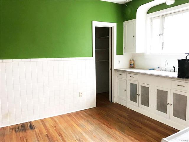 2964 Ridgeview Drive, St Louis, MO 63121