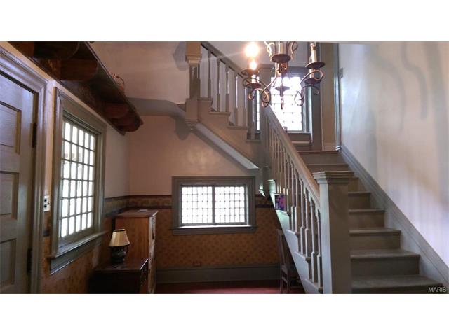 7629 Augusta Avenue, St Louis, MO 63121