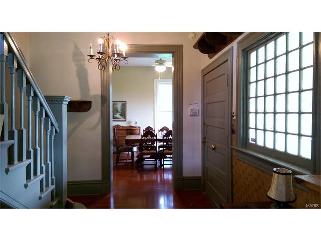 7629 Augusta Avenue, St Louis, MO 63121