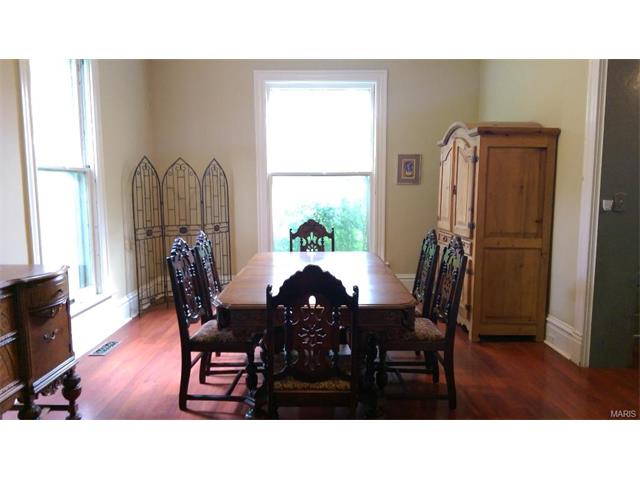 7629 Augusta Avenue, St Louis, MO 63121