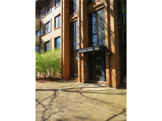1030 North Harrison Avenue, Kirkwood, MO 63122