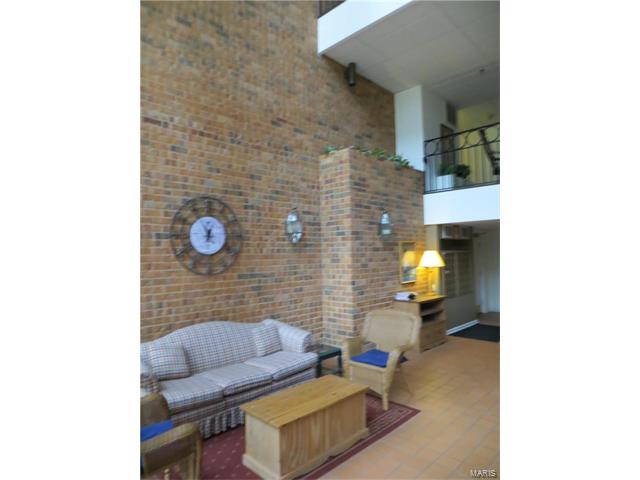 1030 North Harrison Avenue, Kirkwood, MO 63122